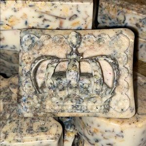 Colloidal oatmeal soaps 100%organicw dried flowers